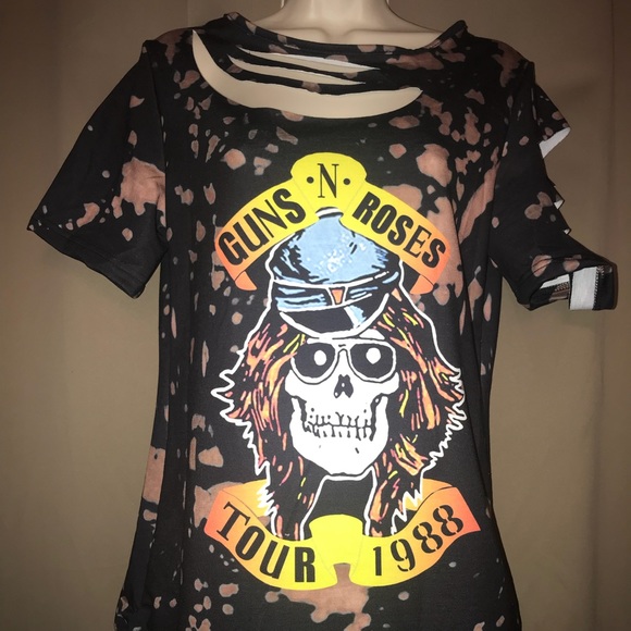 Tops - Guns n Roses graphic tee size Large